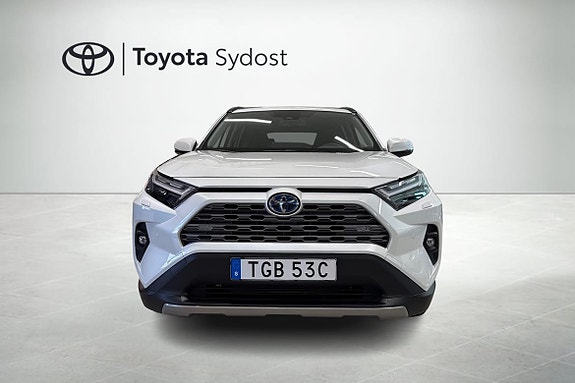 Toyota RAV4 2 of 19