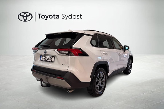 Toyota RAV4 6 of 19