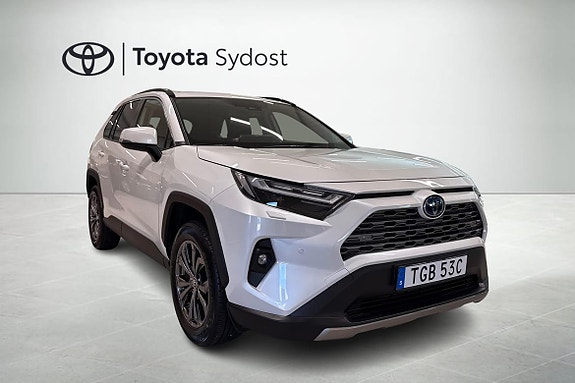 Toyota RAV4 8 of 19