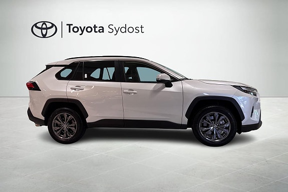 Toyota RAV4 7 of 19