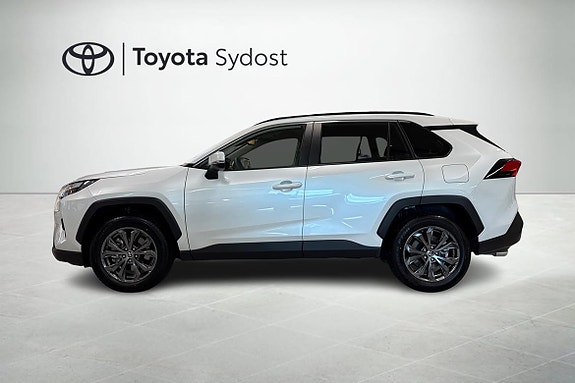 Toyota RAV4 3 of 19