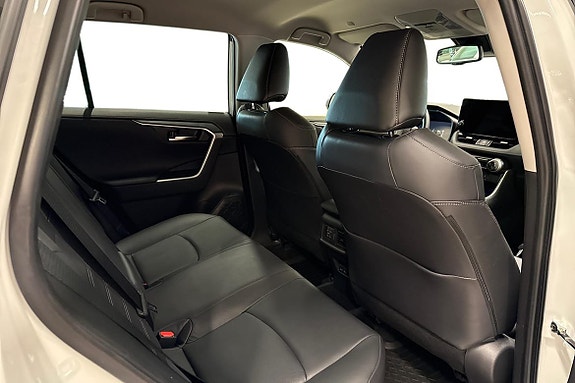 Toyota RAV4 14 of 19