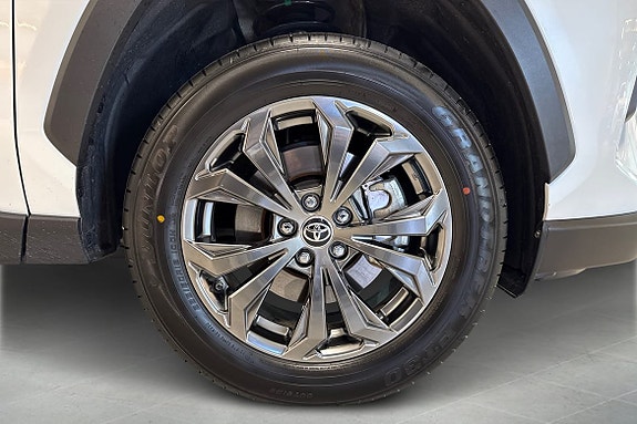 Toyota RAV4 9 of 19