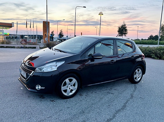 Peugeot 208 2 of 7