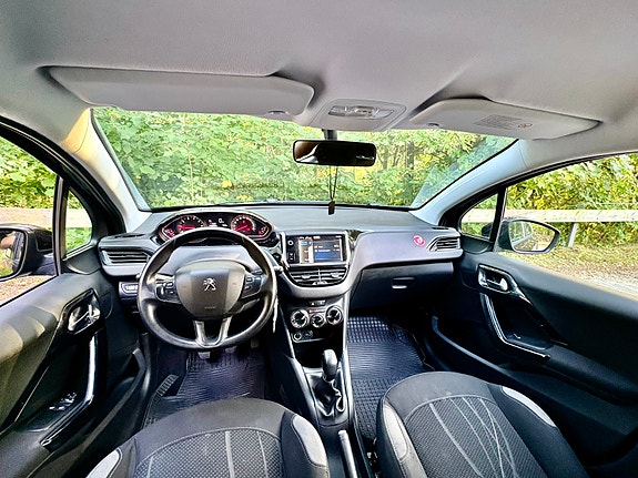 Peugeot 208 4 of 7