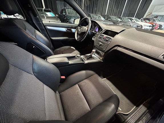 Mercedes-Benz C180 8 of 17