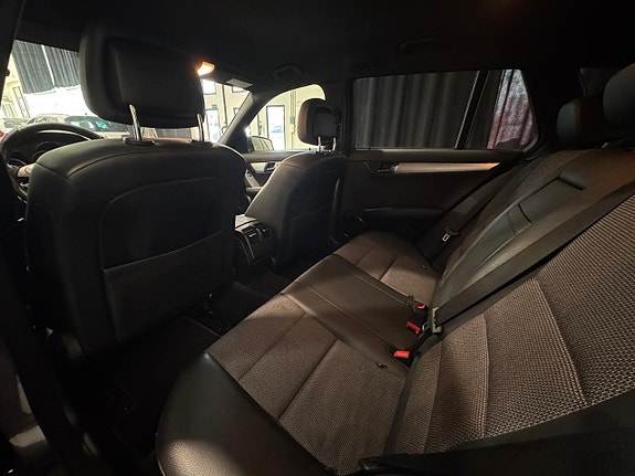 Mercedes-Benz C180 6 of 17