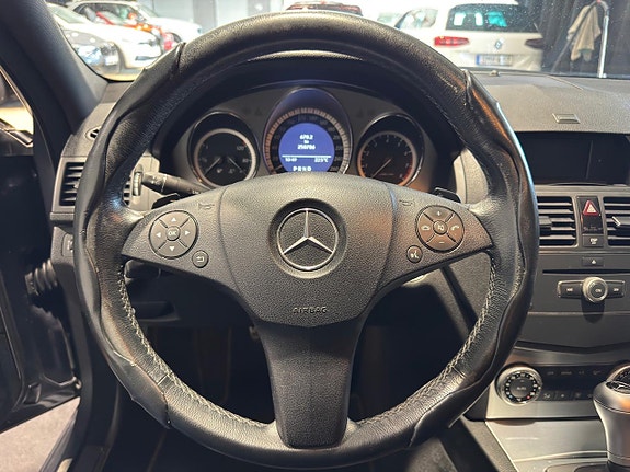 Mercedes-Benz C180 9 of 17
