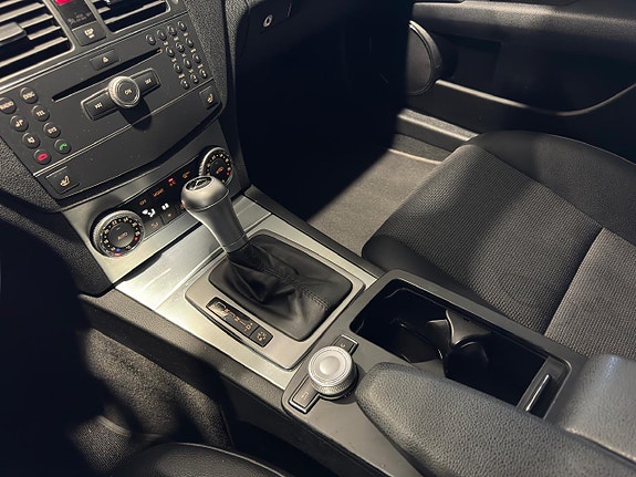 Mercedes-Benz C180 15 of 17