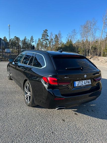 BMW 530e 3 of 5