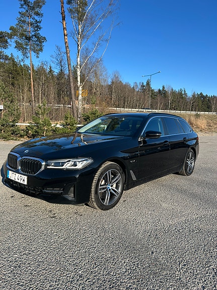 BMW 530e 2 of 5