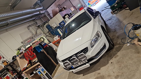 Volvo V60 Cross Country 2 of 3