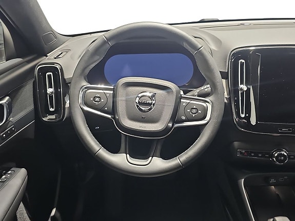 Volvo XC40 10 of 15