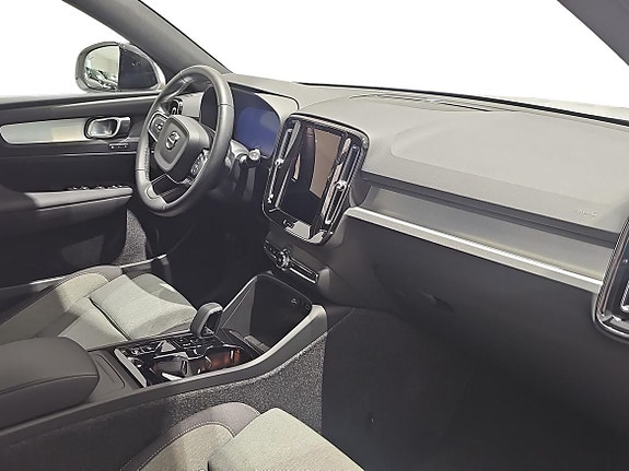Volvo XC40 4 of 15