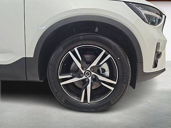 Volvo XC40 9 of 15