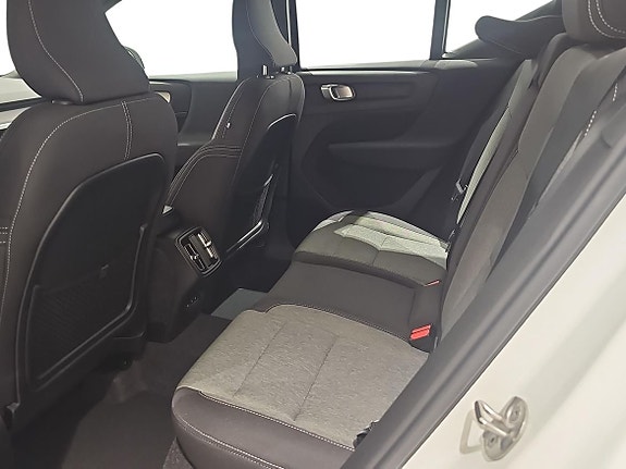 Volvo XC40 6 of 15