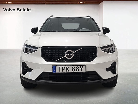 Volvo XC40 8 of 15