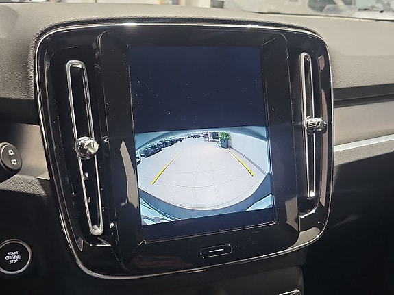 Volvo XC40 12 of 15