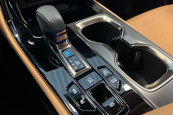 Lexus NX450h+ 14 of 16
