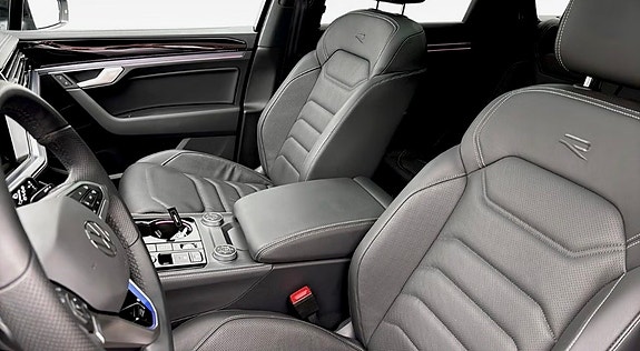 Volkswagen Touareg 3 of 5