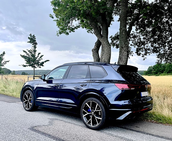 Volkswagen Touareg 2 of 5
