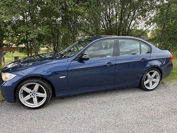 BMW 318i 2 of 11
