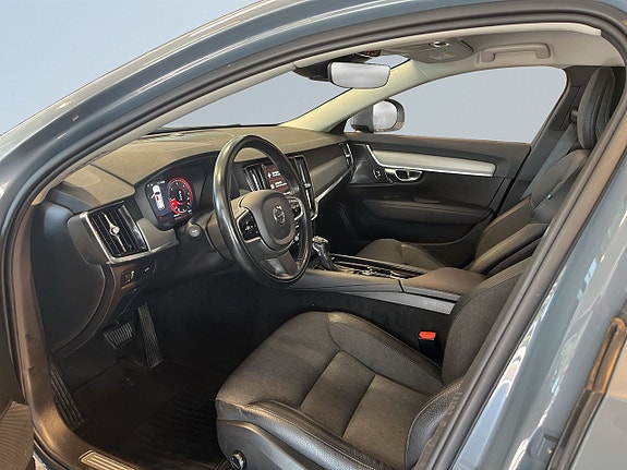 Volvo V90 Cross Country 7 of 18