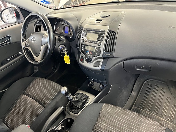 Hyundai i30 11 of 16