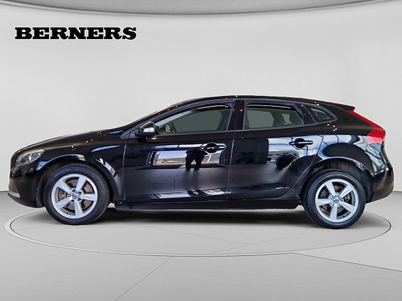 Volvo V40 2 of 11