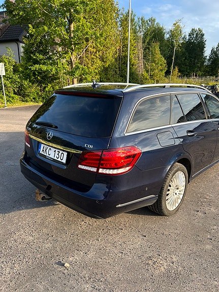Mercedes-Benz E220 3 of 6