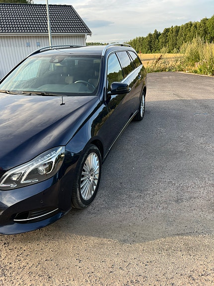 Mercedes-Benz E220 5 of 6
