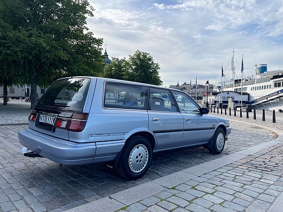 Toyota Camry 6 of 16