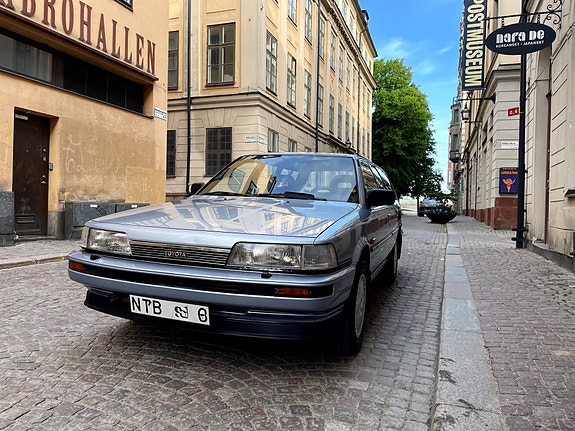 Toyota Camry 3 of 16