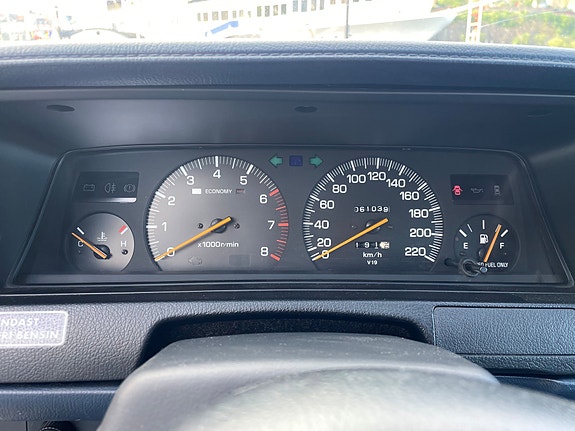 Toyota Camry 9 of 16