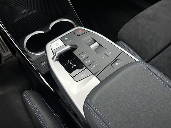 BMW iX2 8 of 15