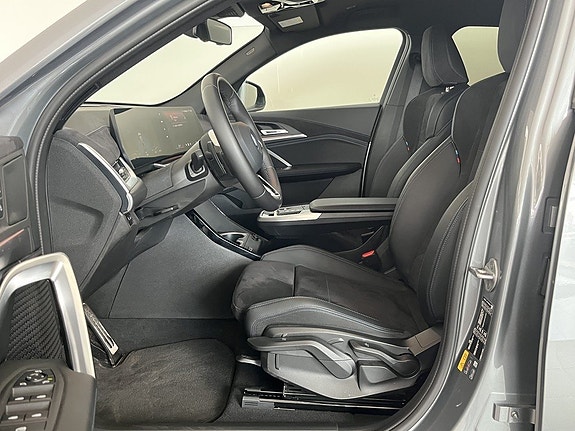 BMW iX2 5 of 15