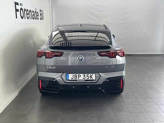 BMW iX2 13 of 15