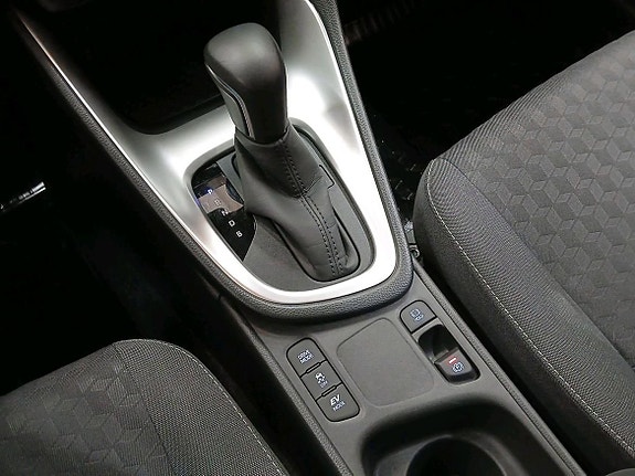 Toyota Yaris 18 of 21