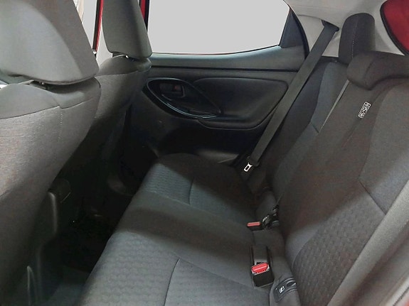 Toyota Yaris 11 of 21