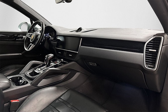 Porsche Cayenne 9 of 27