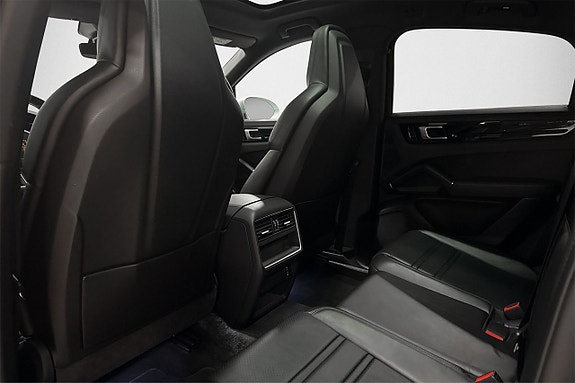 Porsche Cayenne 12 of 27