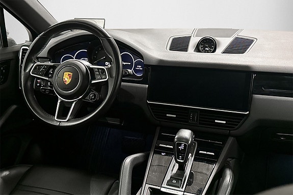 Porsche Cayenne 14 of 27