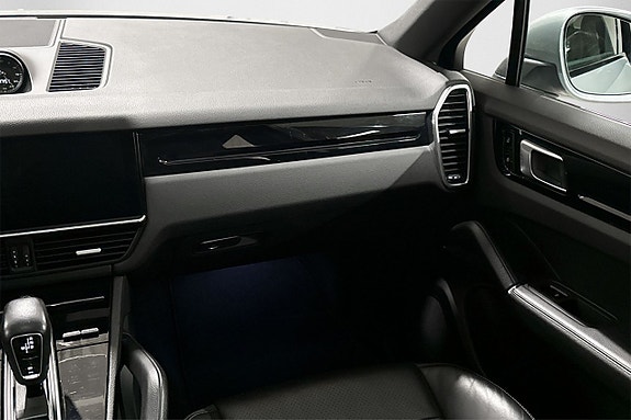 Porsche Cayenne 15 of 27