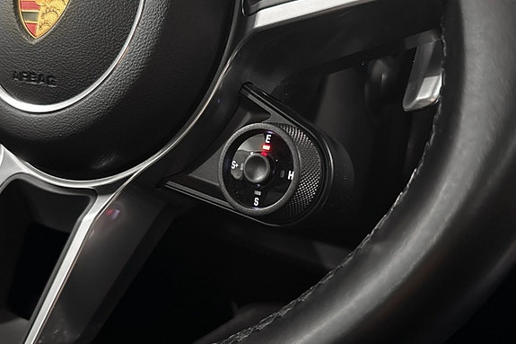 Porsche Cayenne 18 of 27