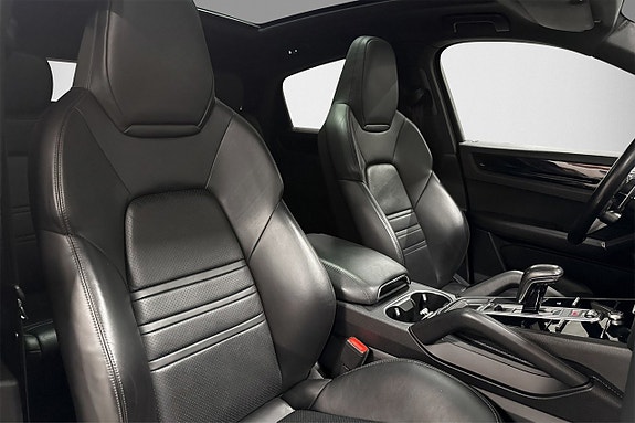 Porsche Cayenne 11 of 27