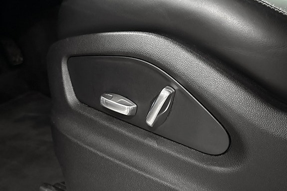 Porsche Cayenne 17 of 27