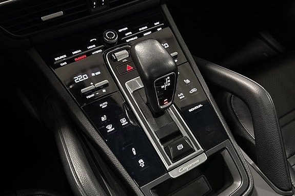Porsche Cayenne 21 of 27