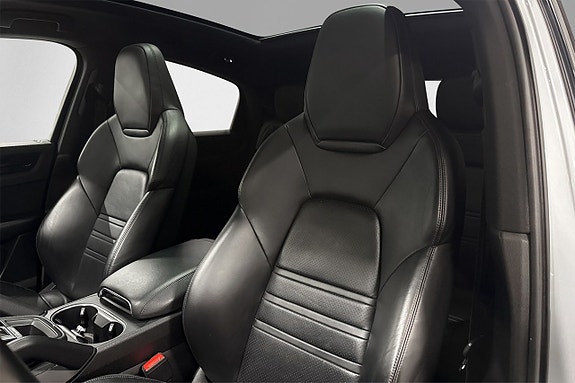 Porsche Cayenne 10 of 27