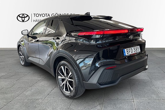 Toyota C-HR 2 of 10