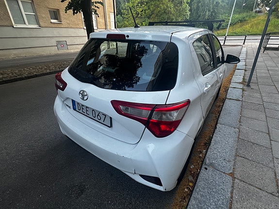 Toyota Yaris 11 of 11